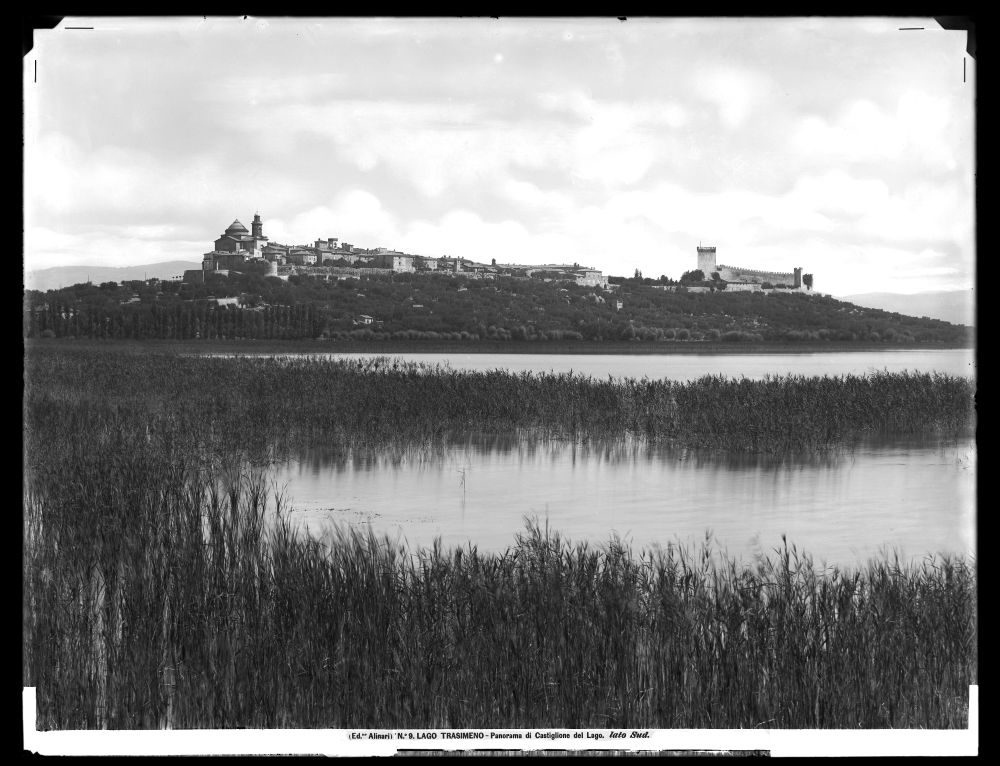 Panorama dal lato sud di Castiglione del Lago, sul Lago Trasimeno, 1896